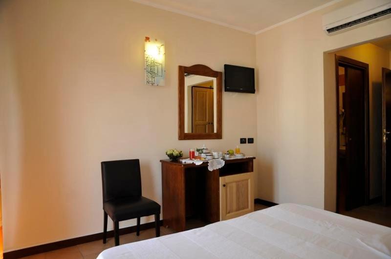 Hotel Fly Casoria Phòng bức ảnh